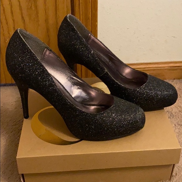 Heels - Picture 5 of 5